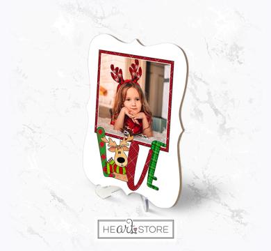 Ефектна коледна фоторамка с букви LOVE и сладко еленче в надписа