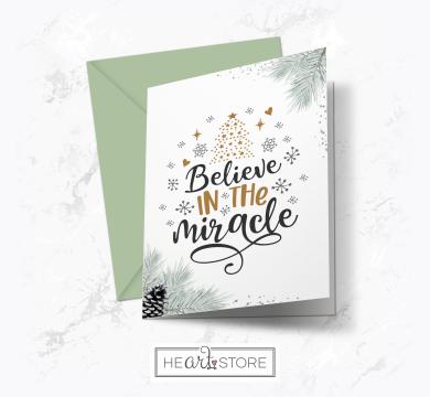 Елегантна коледна картичка с красив ръкописен надпис - Believe in the miracle